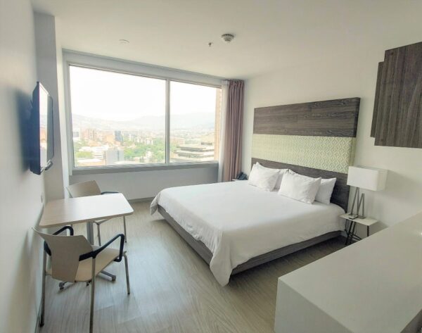V-Grand Hotel Medellín - Image 8